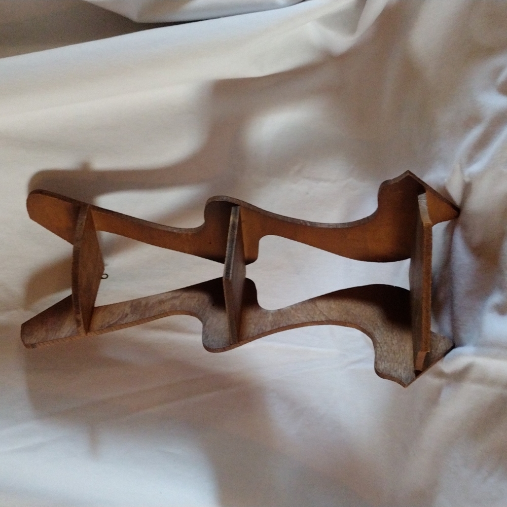 Vintage 1950s nick nack shelf